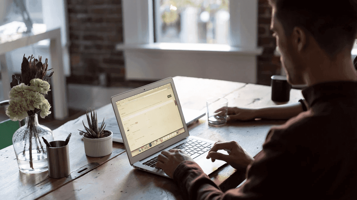 Bootstrapping la Strikingly Bootstrapping la Strikingly