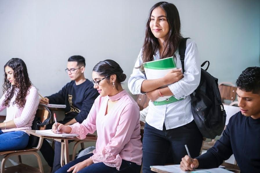Cách Trở Thành Một Nhà Môi Giới Bất Động Sản Mẹo #2: Trở Thành Nhà Môi Giới Bất Động Sản Có Giấy Phép Cách Trở Thành Một Nhà Môi Giới Bất Động Sản Mẹo #2: Trở Thành Nhà Môi Giới Bất Động Sản Có Giấy Phép