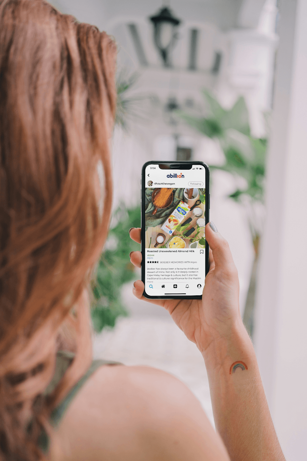Anuncio atractivo en Instagram Story que presenta la colaboración con un influencer Anuncio atractivo en Instagram Story que presenta la colaboración con un influencer
