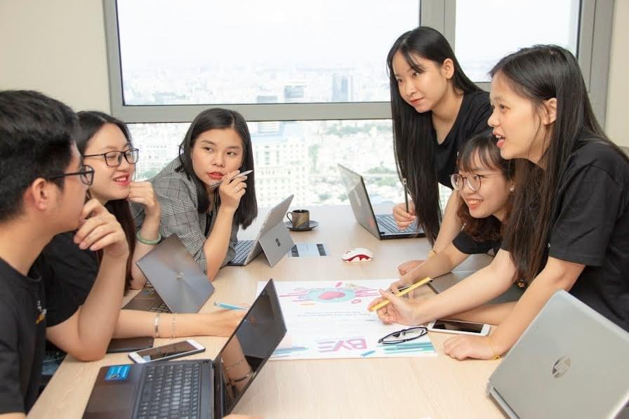 Áp dụng làm việc từ xa và lịch trình linh hoạt Áp dụng làm việc từ xa và lịch trình linh hoạt