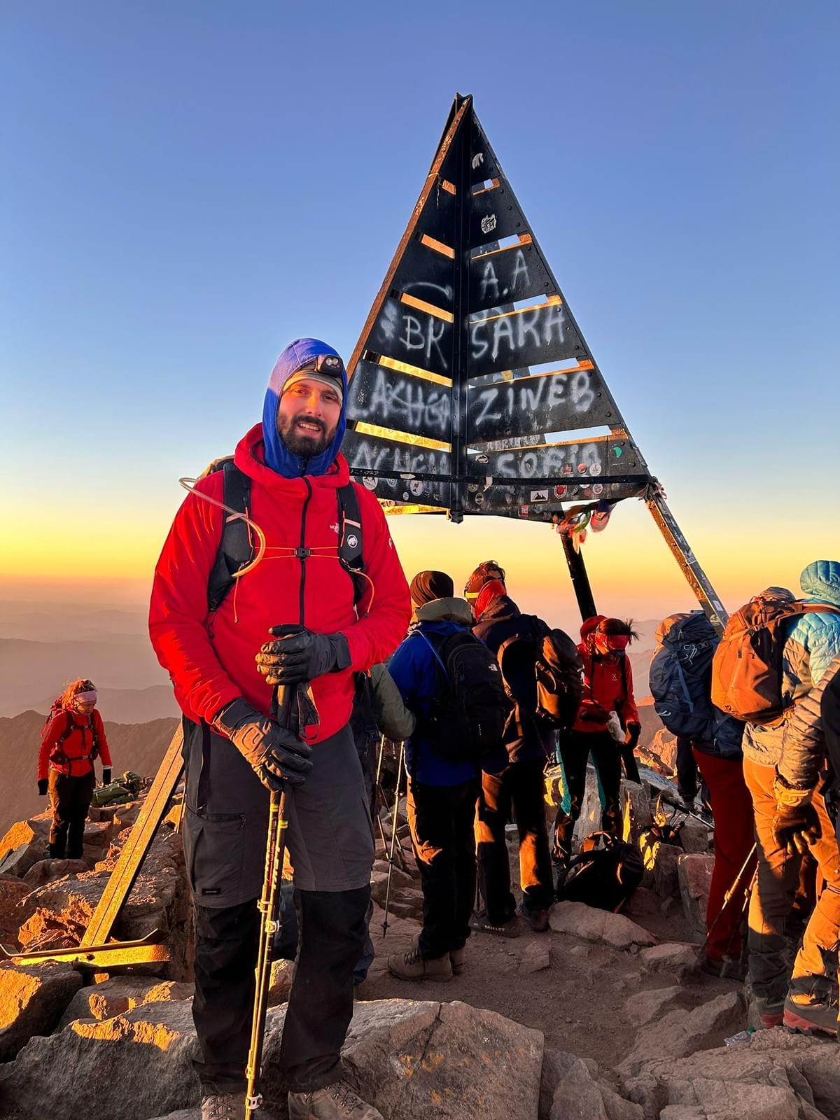Lorenzo op de top van de Toubkal (4167 m, hoogste berg van Marokko en Noord-Afrika) Lorenzo op de top van de Toubkal (4167 m, hoogste berg van Marokko en Noord-Afrika)
