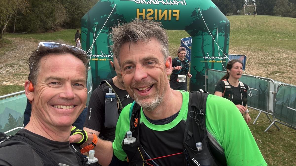Wouter (l) en Jorgen (r), samen aan de start. Samen over de streep. Wouter (l) en Jorgen (r), samen aan de start. Samen over de streep.