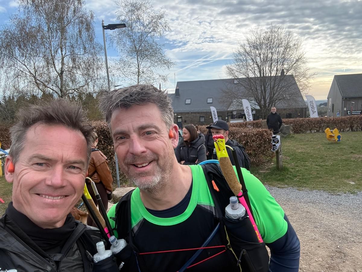 Wouter (l) en Jorgen (r), ochtendlicht in de Ardennen. Vlak voor de start van de EPIC50. Wouter (l) en Jorgen (r), ochtendlicht in de Ardennen. Vlak voor de start van de EPIC50.
