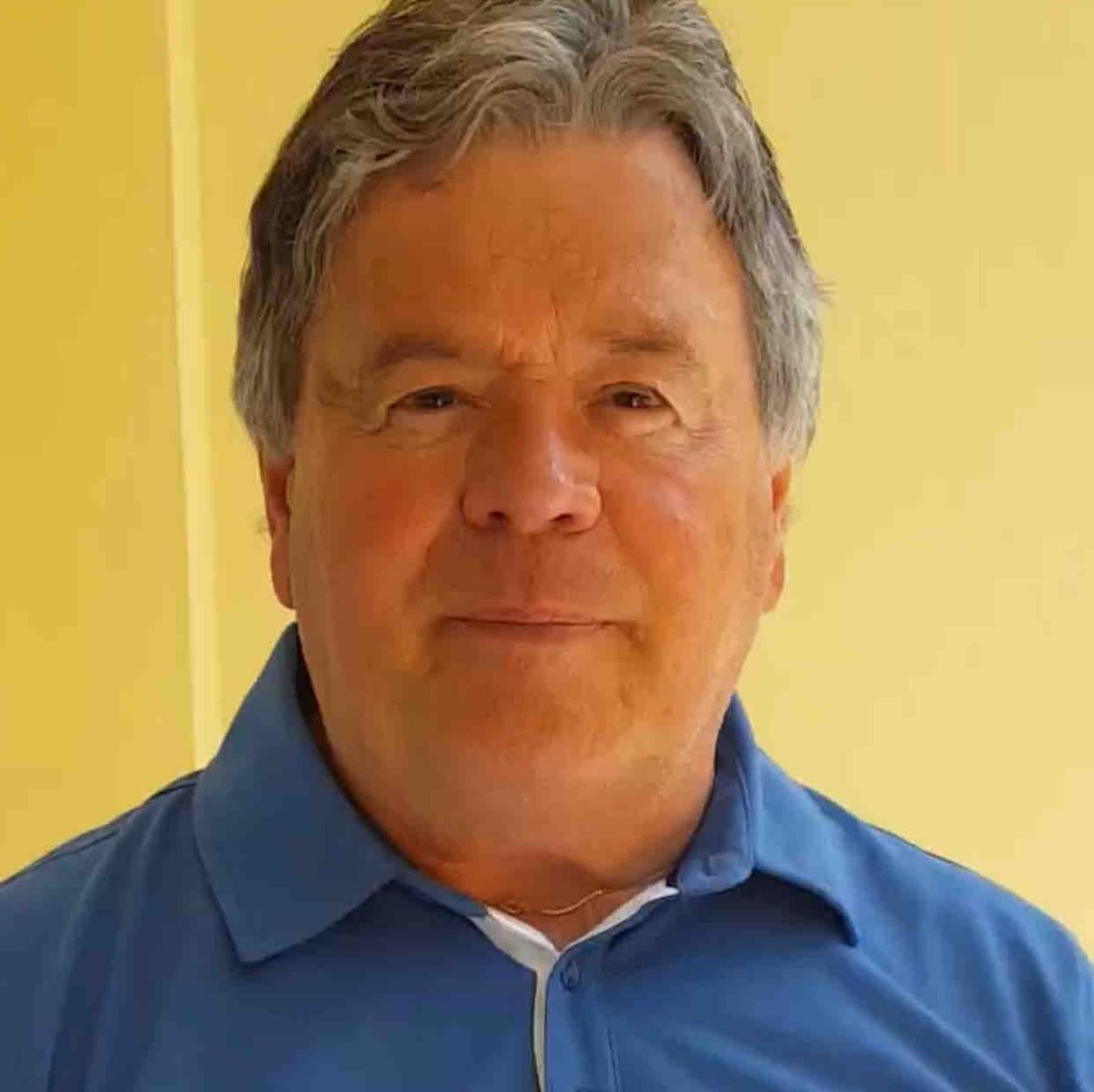 Relaxing with Grand Master Pierre and Sylvia, Qigong master. Relaxing with Grand Master Pierre and Sylvia, Qigong master.