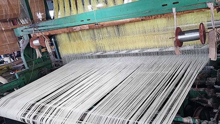 Tela de tapicería de rafia producida a máquina. Tela de tapicería de rafia producida a máquina.