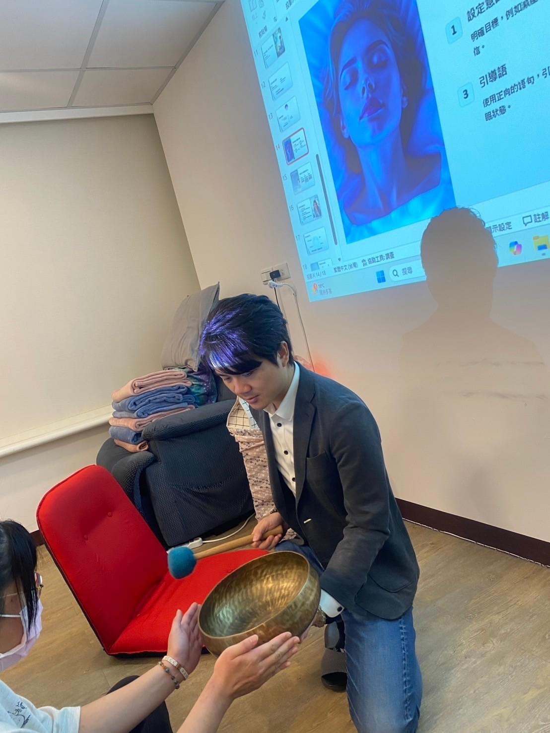 傑克森催眠服務現場放鬆畫面 傑克森催眠服務現場放鬆畫面