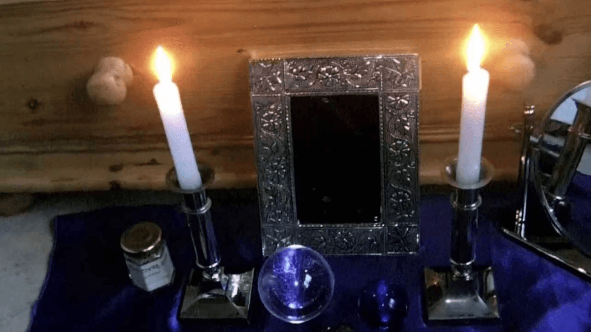 The Dark mirror of Scrying altar imagery The Dark mirror of Scrying altar imagery
