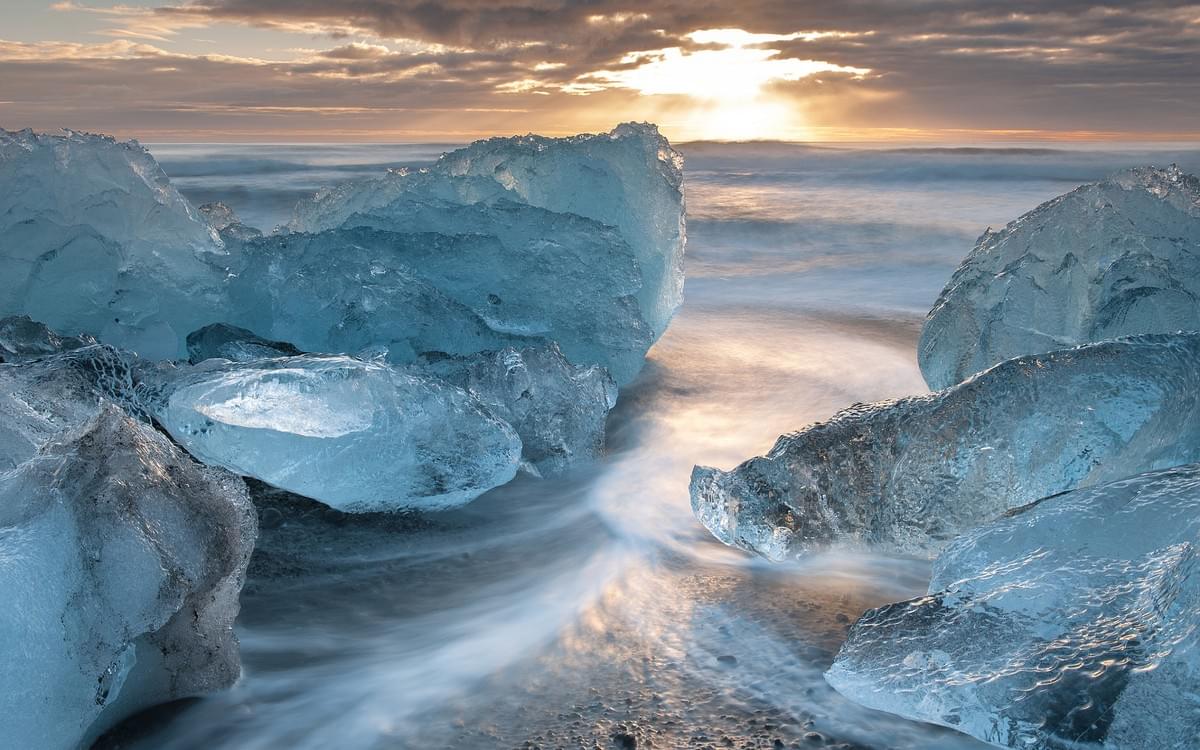 ice burgs and the sea imagery ice burgs and the sea imagery