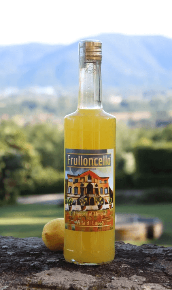 Bottiglia di Frulloncello Mr.Liquor, liquore cremoso al limone artigianale Bottiglia di Frulloncello Mr.Liquor, liquore cremoso al limone artigianale
