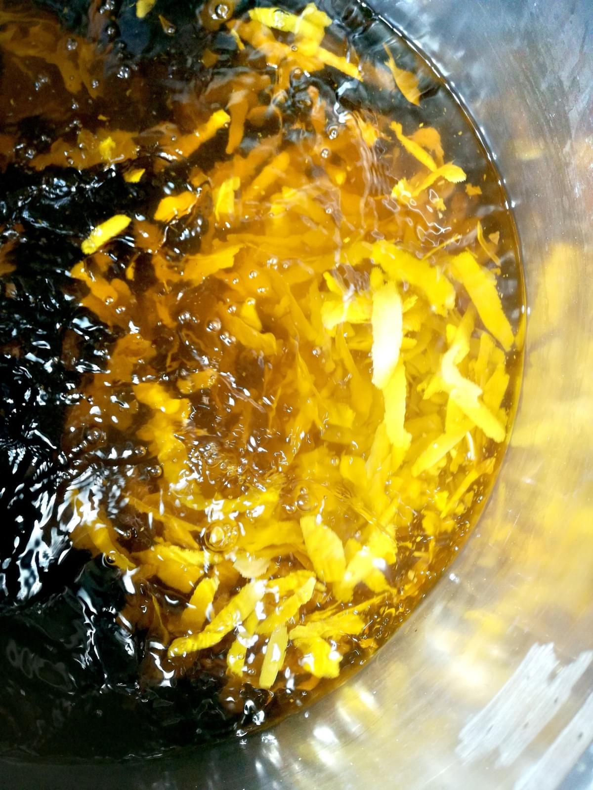 Bucce di Limone Artigianale Limoncello Frulloncello Bucce di Limone Artigianale Limoncello Frulloncello