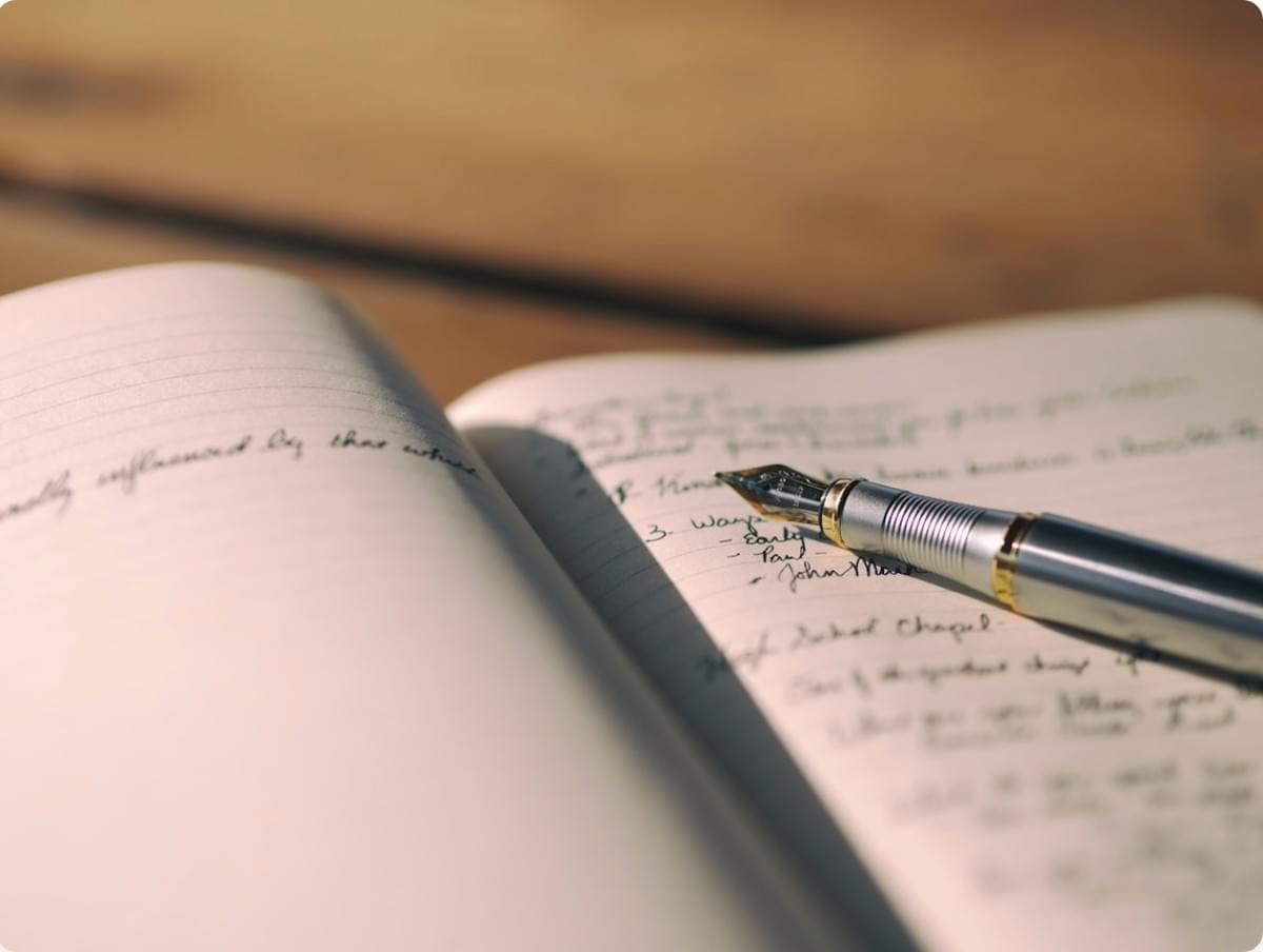 Van vonk naar verhaal: je verbeelding aanwakkeren met essentiële creatieve schrijftechnieken Van vonk naar verhaal: je verbeelding aanwakkeren met essentiële creatieve schrijftechnieken