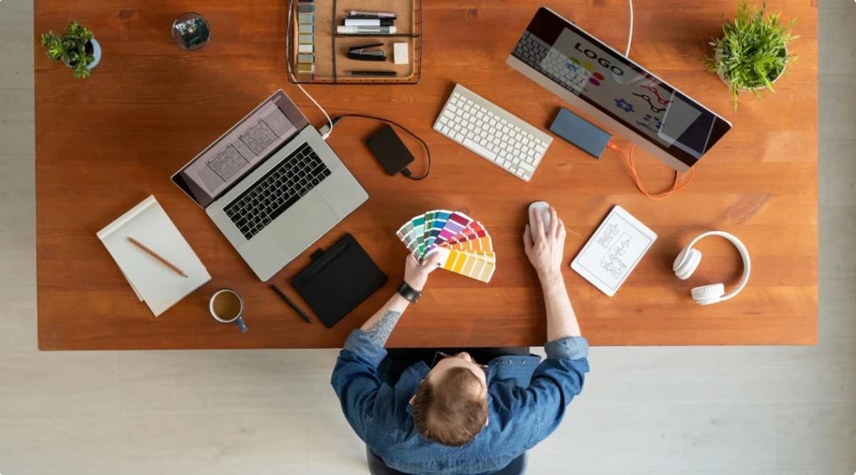 Estratégias de Branding Eficazes: Passos para Criar uma Experiência de Marca Memorável com Strikingly Estratégias de Branding Eficazes: Passos para Criar uma Experiência de Marca Memorável com Strikingly