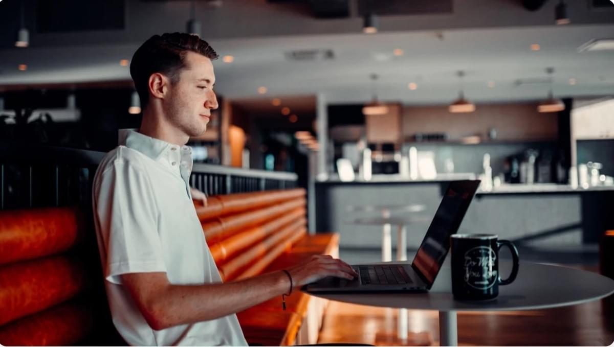 Scroll, Klik, Verover: De Kunst van Internetmarketingchaos Scroll, Klik, Verover: De Kunst van Internetmarketingchaos