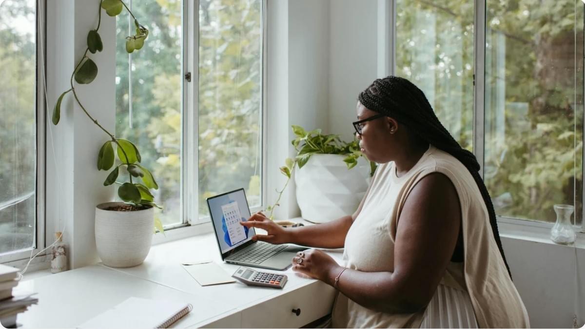Maak kennis met zakelijke blogideeën met Strikingly Maak kennis met zakelijke blogideeën met Strikingly