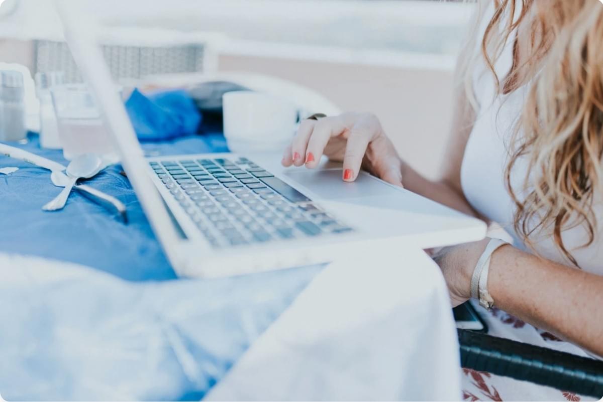 Jenseits des Bildschirms: Erstellen Sie ein Webdesign-Portfolio, das Betrachter fesselt Jenseits des Bildschirms: Erstellen Sie ein Webdesign-Portfolio, das Betrachter fesselt