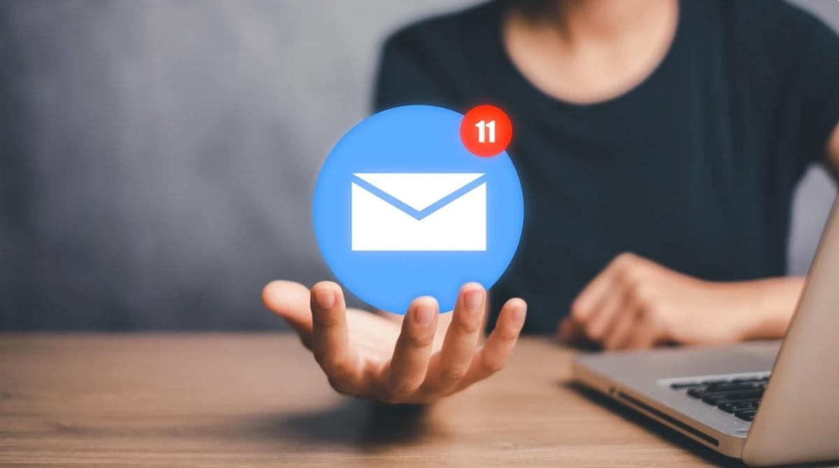 De Cliques a Fãs Comprometidos: Revelando a Estratégia de Email Marketing que Converte De Cliques a Fãs Comprometidos: Revelando a Estratégia de Email Marketing que Converte