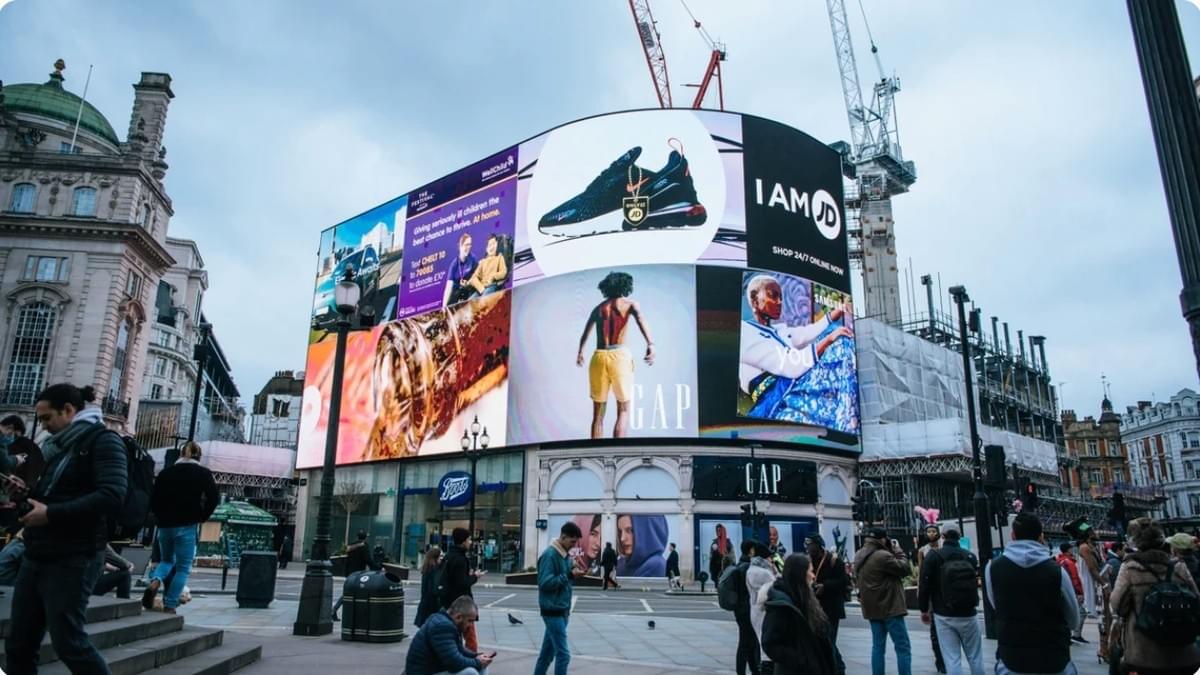 Van Klikken Naar Grinniken: Een Komische Gids Voor Het Beheersen Van Displayreclame Van Klikken Naar Grinniken: Een Komische Gids Voor Het Beheersen Van Displayreclame