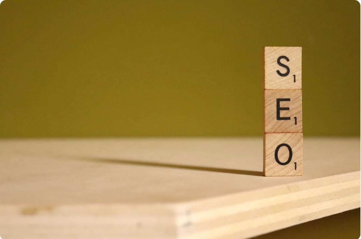 Decodificando Decisões de Domínio: Como Escolher um Nome de Domínio para o Seu Site Decodificando Decisões de Domínio: Como Escolher um Nome de Domínio para o Seu Site