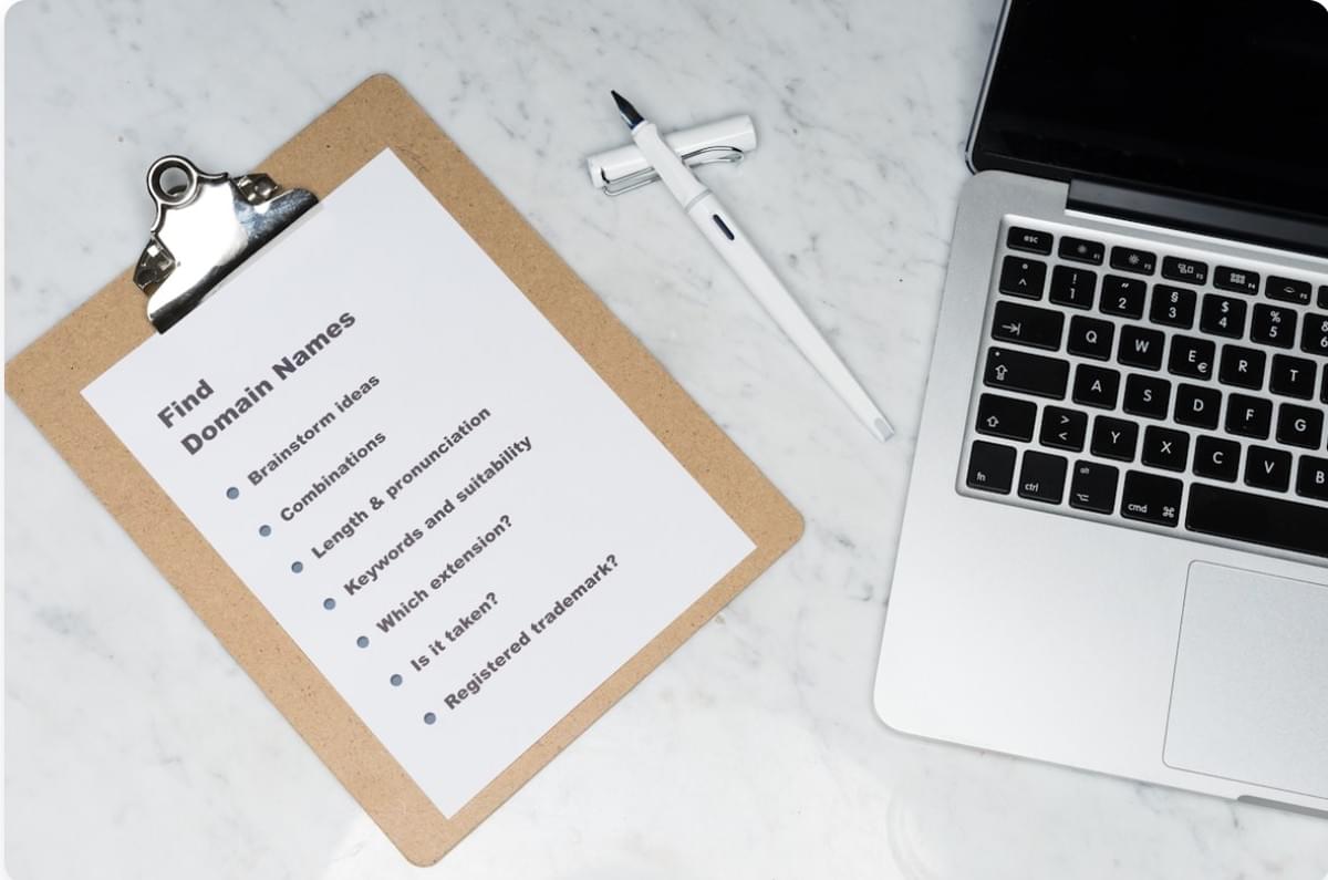 Decodificando Decisões de Domínio: Como Escolher um Nome de Domínio para o Seu Site Decodificando Decisões de Domínio: Como Escolher um Nome de Domínio para o Seu Site