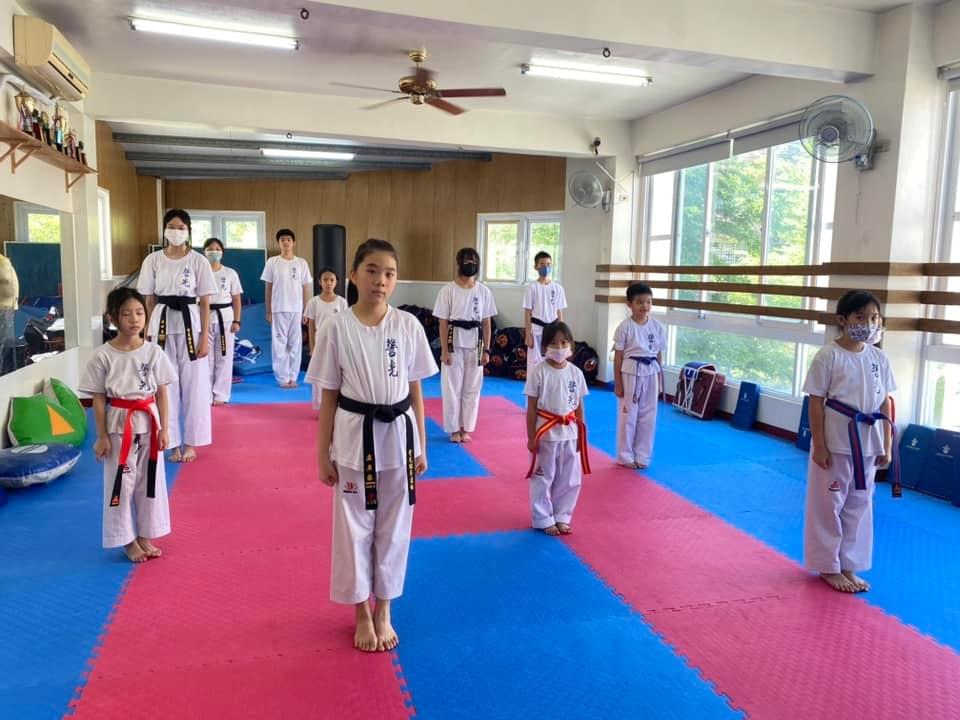 Taekwondo is not only a sport, but also can promote children's self-confidence, concentration, and teamwork spirit, it is a comprehensive growth experience. physical and mental development Our course Passionate enrollment is welcome to try and experience before registering