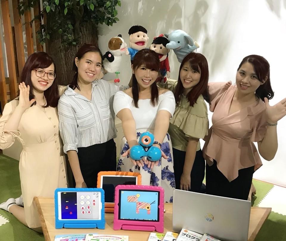 子どもプログラミング教室エニハピテックワールドの先生たち 子どもプログラミング教室エニハピテックワールドの先生たち