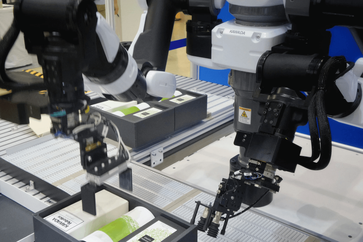 Advanced automation revolutionizing manufacturing process Advanced automation revolutionizing manufacturing process