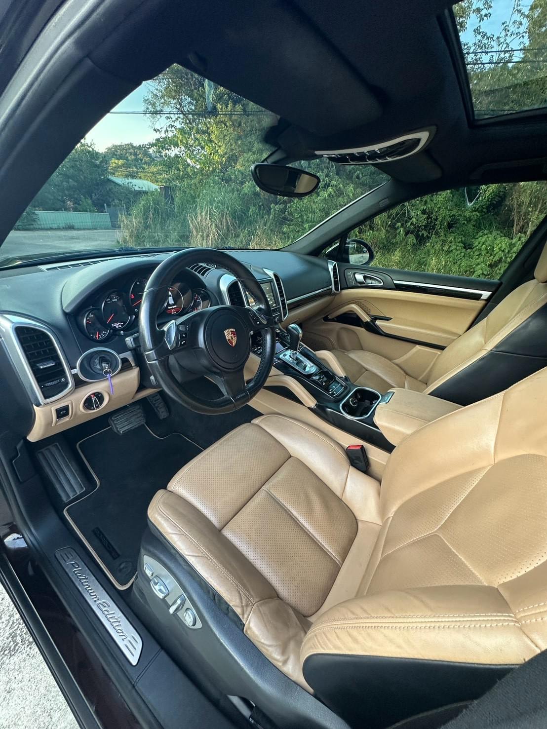 2015式 Porsche Cayenne 3.6 Platinum Edition (958.1)