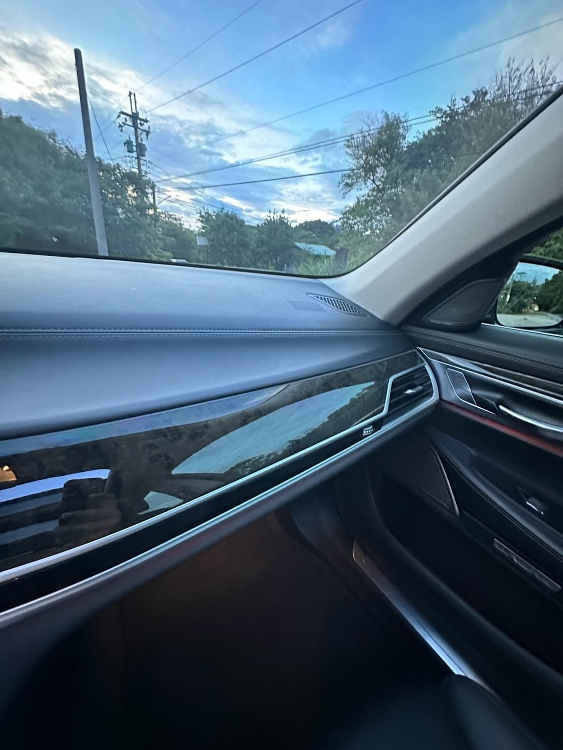2016式 BMW 740Li (G12)