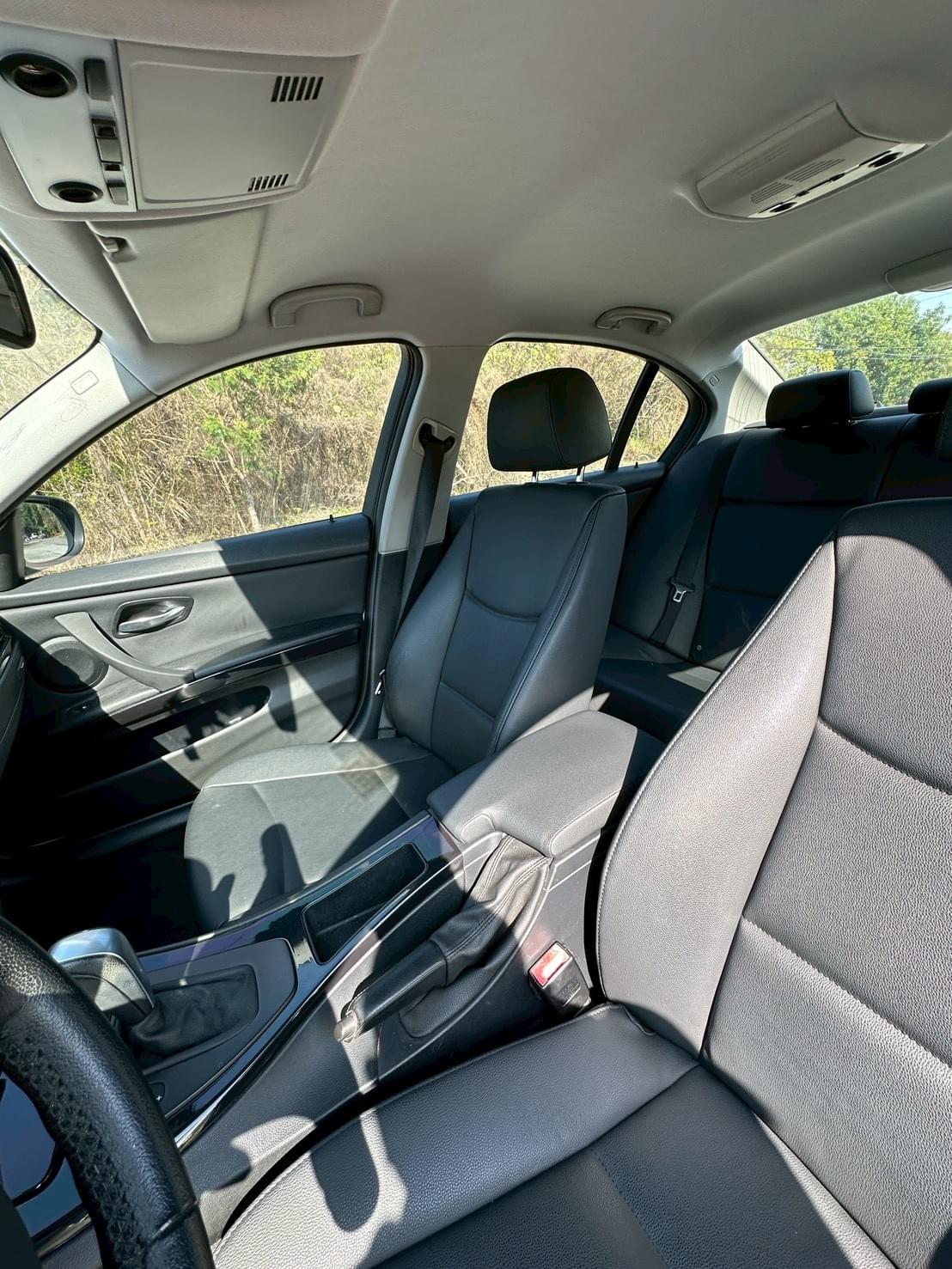 2011式 BMW 320i E90 LCI