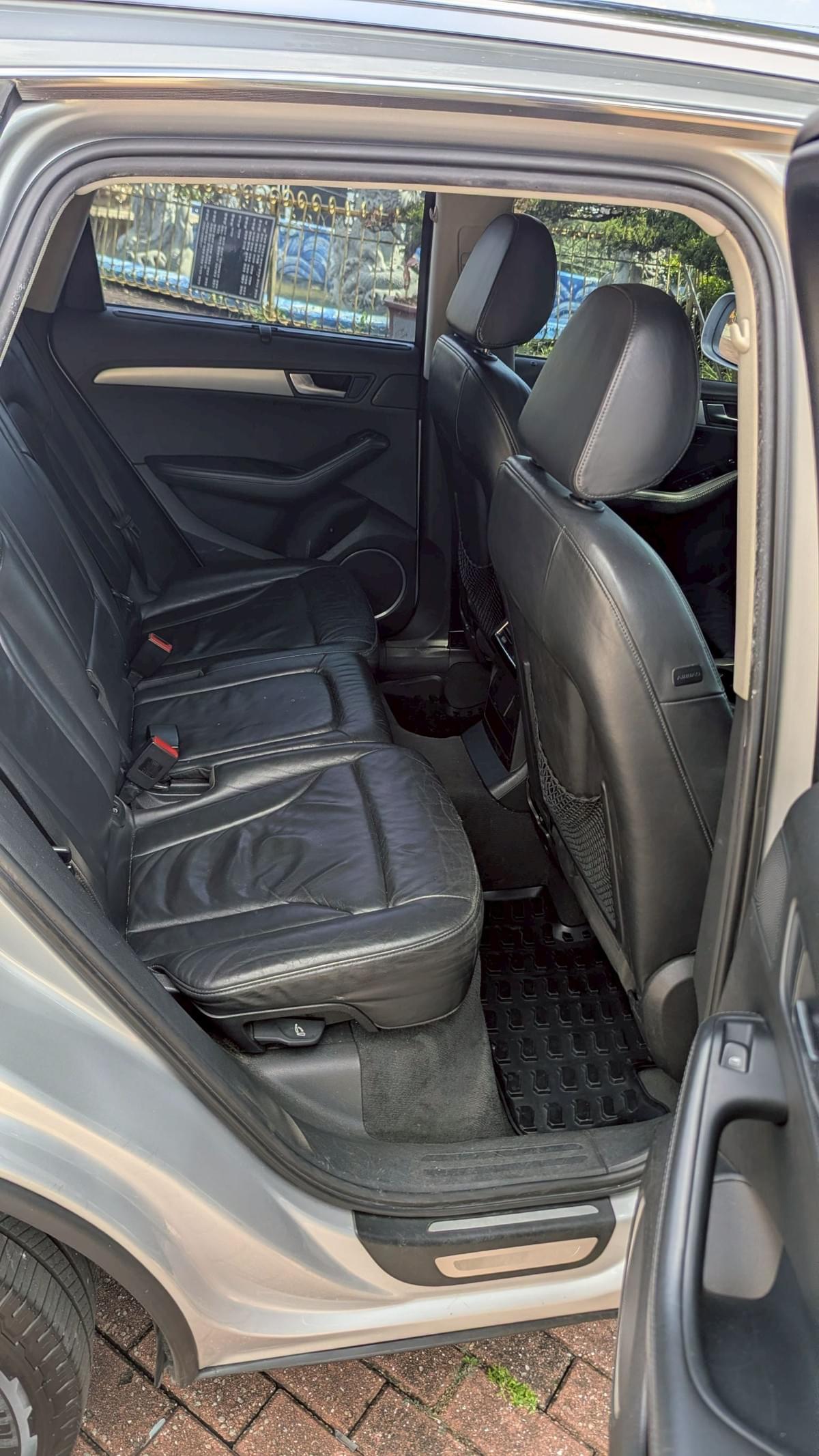 2011式 Audi Q5 2.0 TFSI quattro