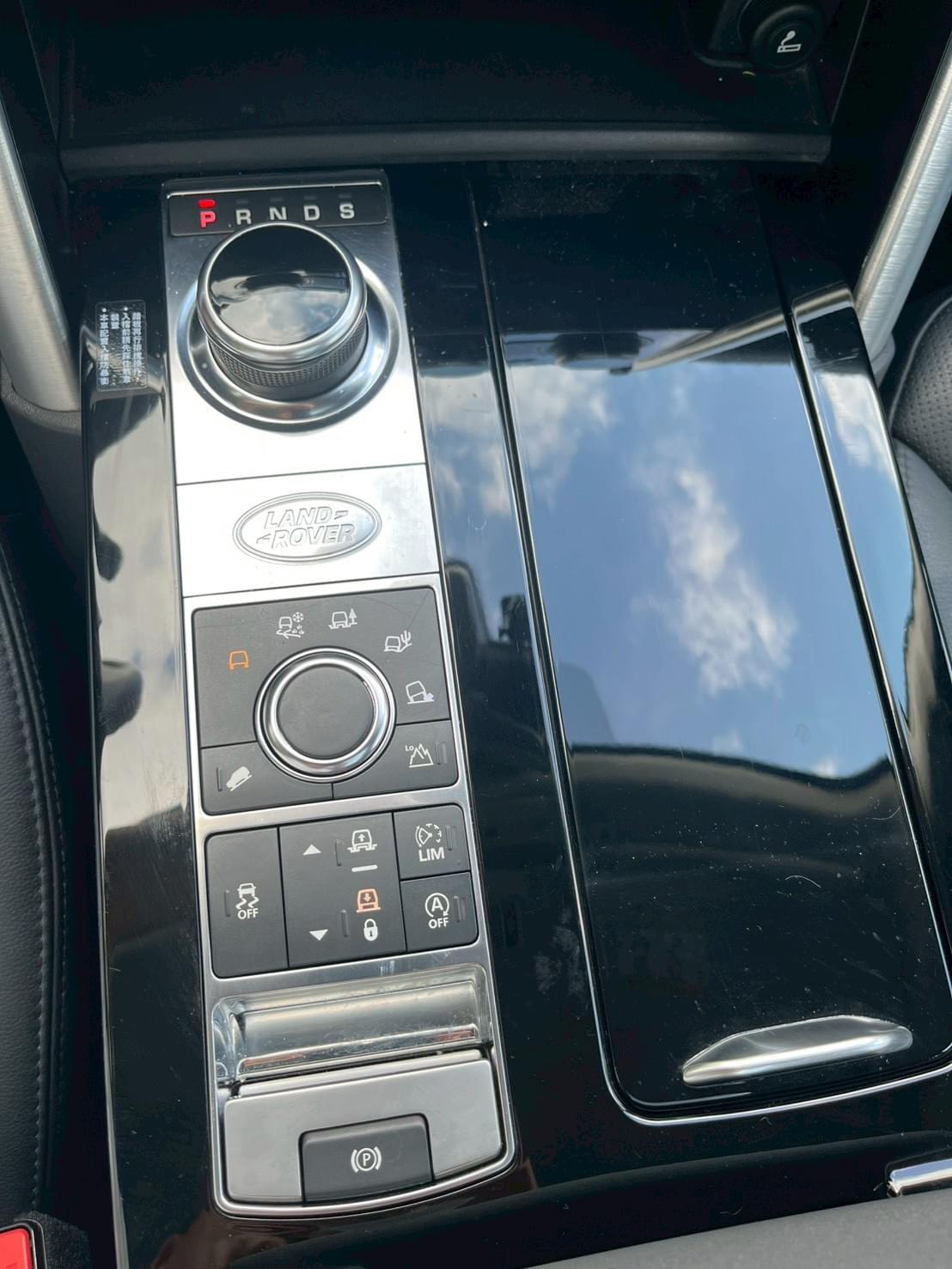 2018 式Land Rover Discovery 3.0 HSE Td6 (Discovery 5)