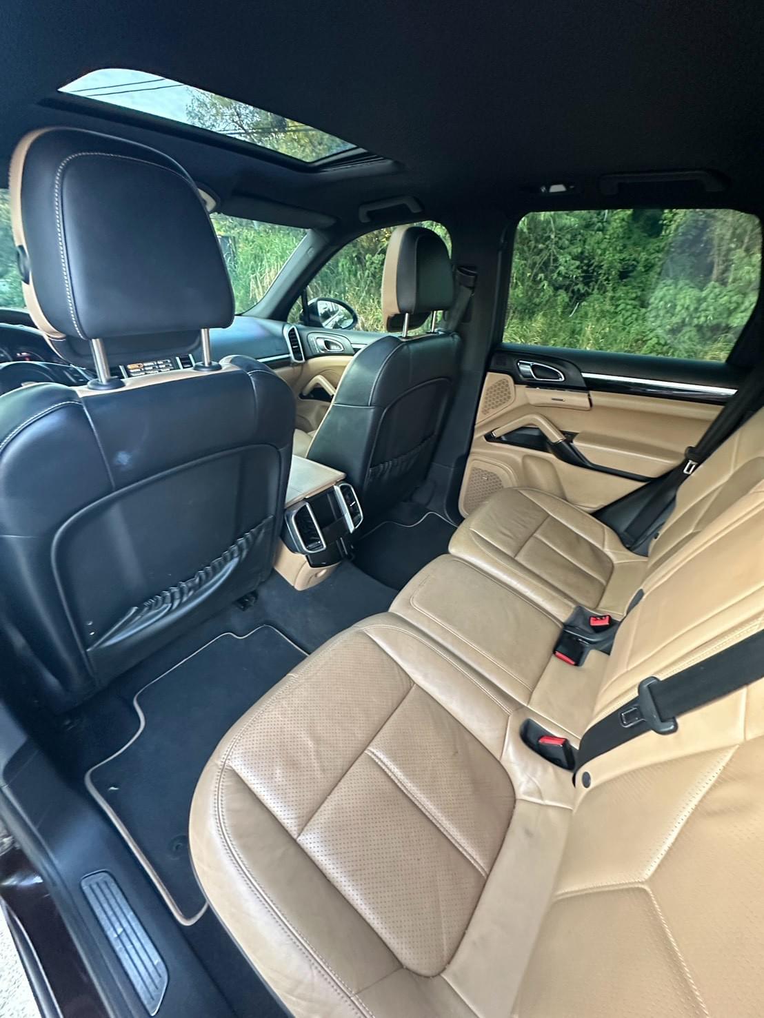 2015式 Porsche Cayenne 3.6 Platinum Edition (958.1)
