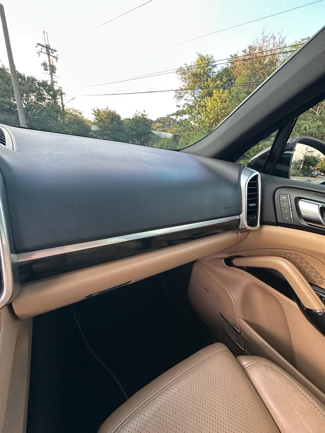 2015式 Porsche Cayenne 3.6 Platinum Edition (958.1)