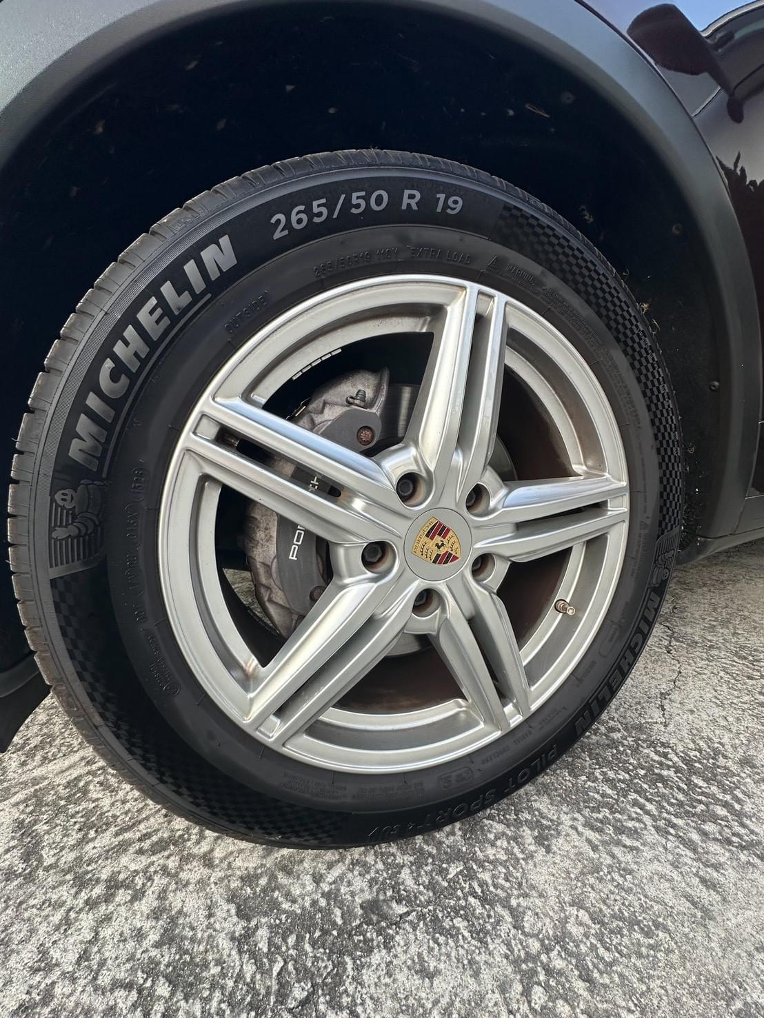 2015式 Porsche Cayenne 3.6 Platinum Edition (958.1)