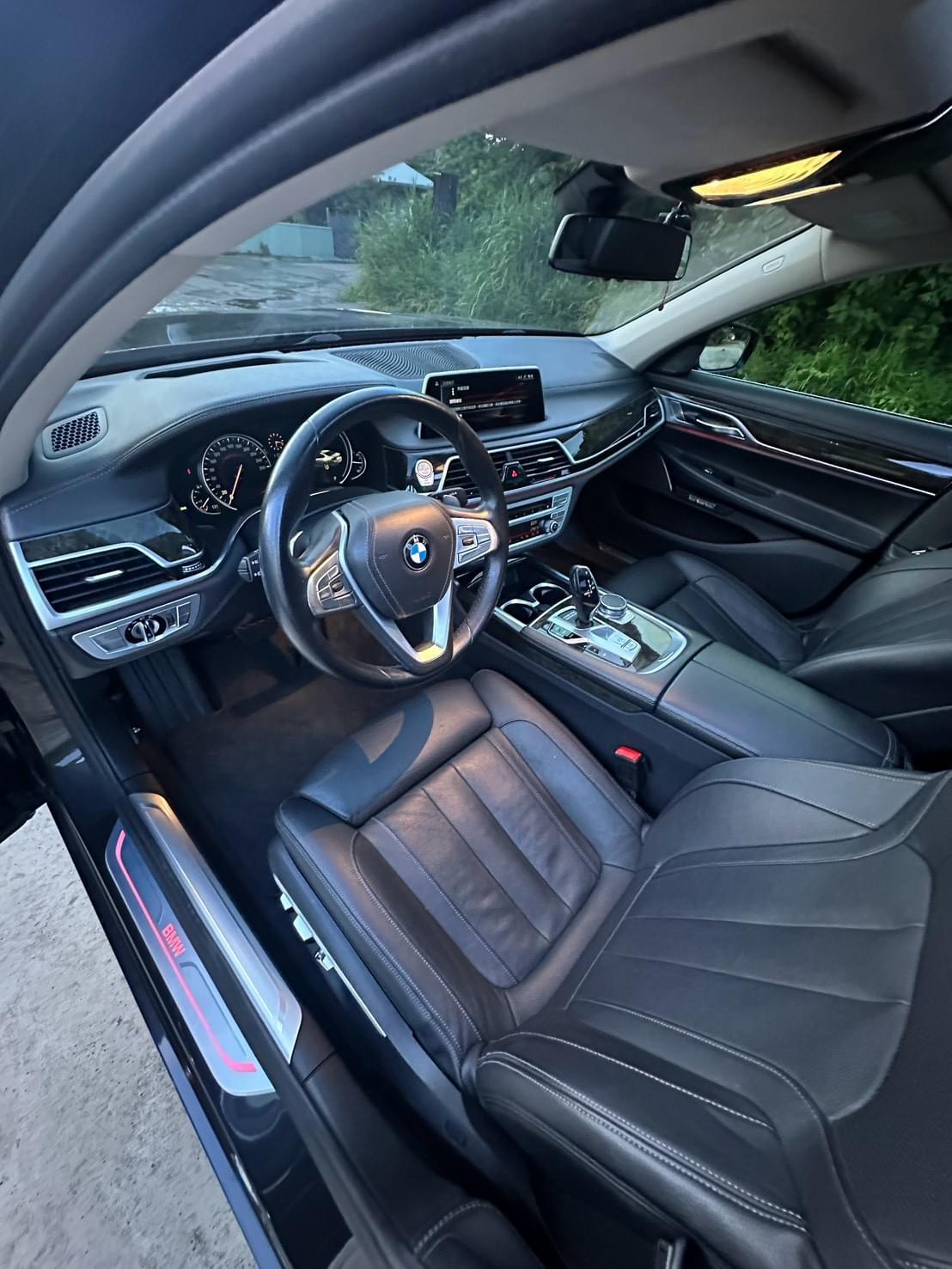 2016式 BMW 740Li (G12)