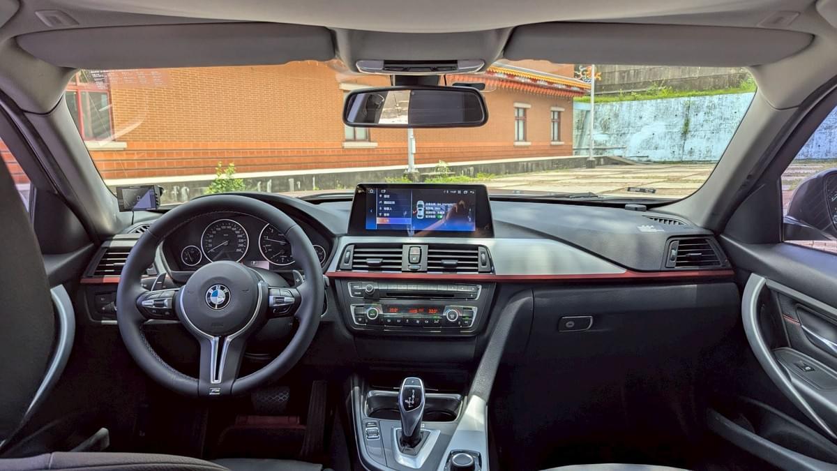 2013 BMW 320i (F30)