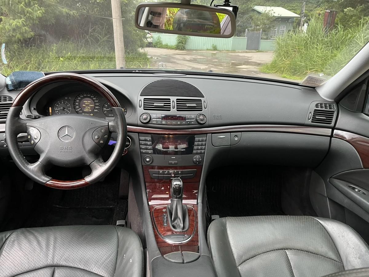 2002 Mercedes-Benz E240 (W211)