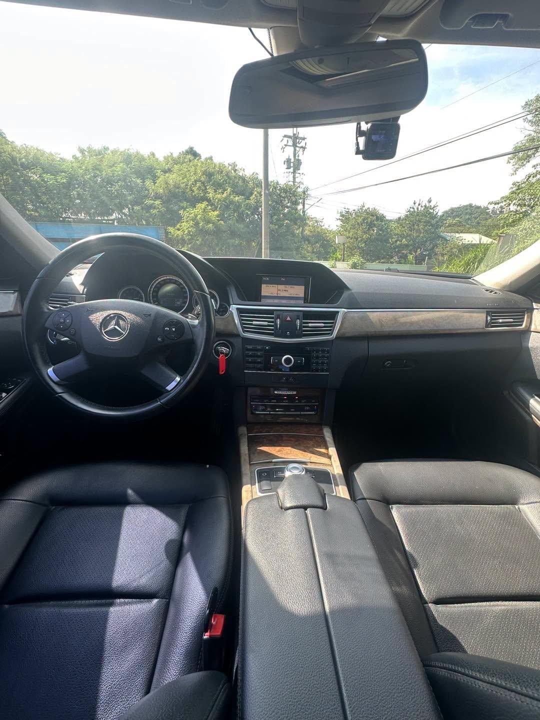 2010式 Mercedes-Benz E300(W212)