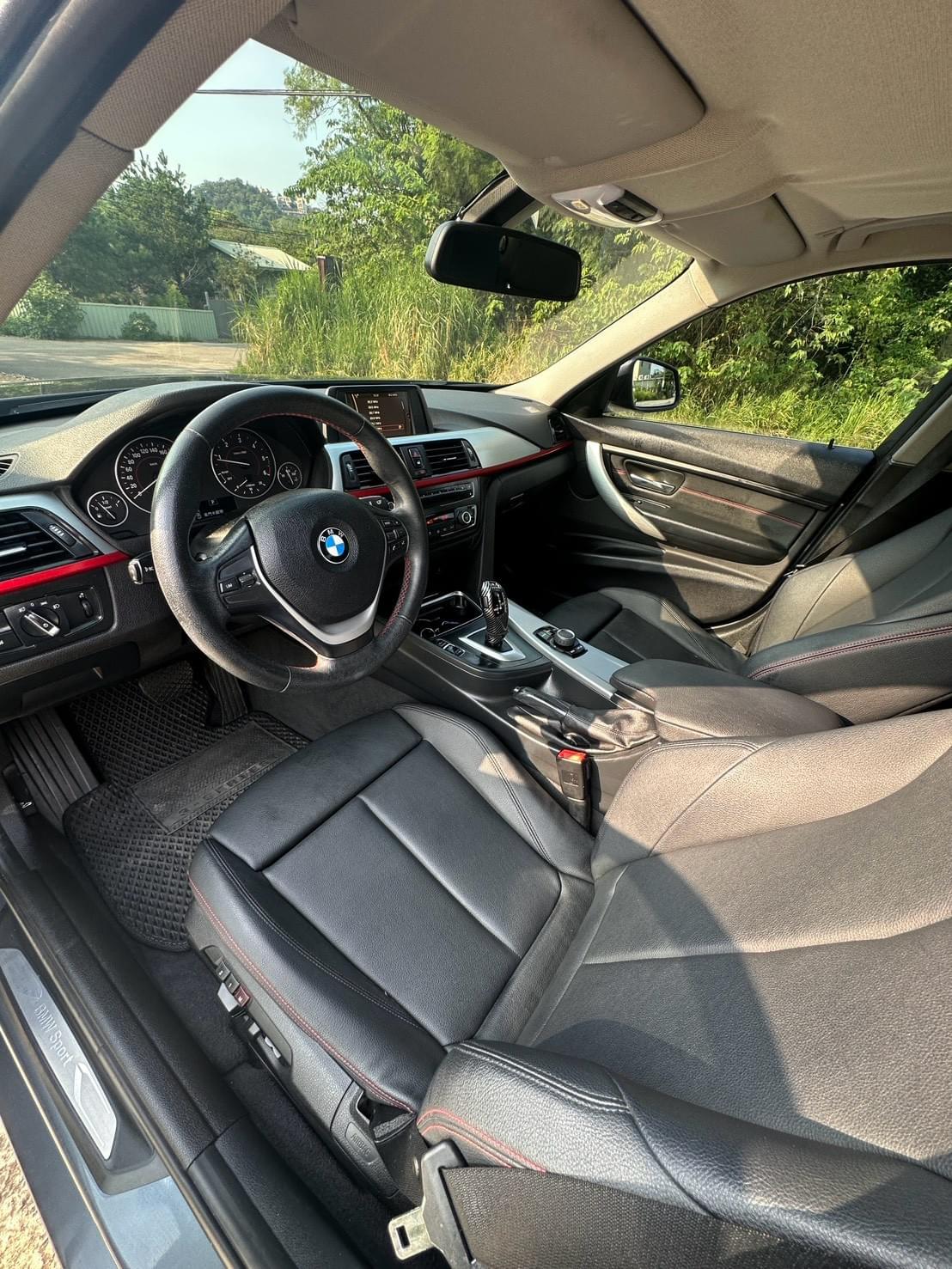 2015式 BMW 318d Sport (F30)
