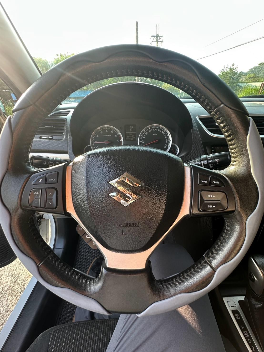 2015 SUZUKI Swift GLX