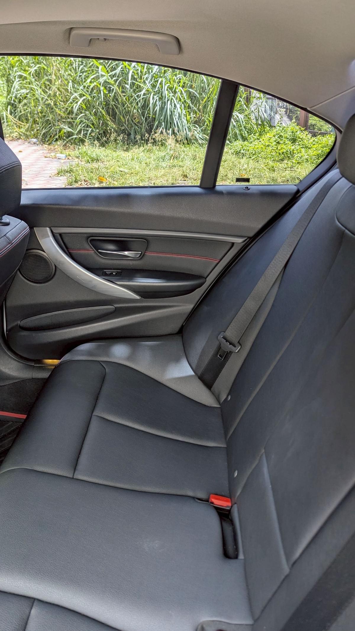 2013 BMW 320i (F30)