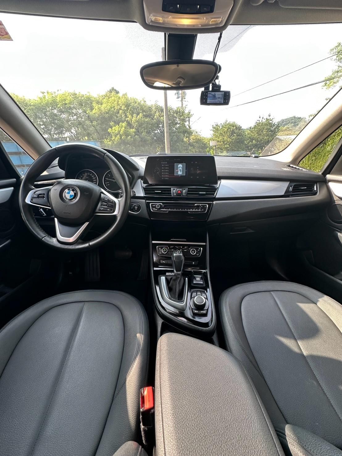 2015式 BMW 218i Active Tourer (F45)