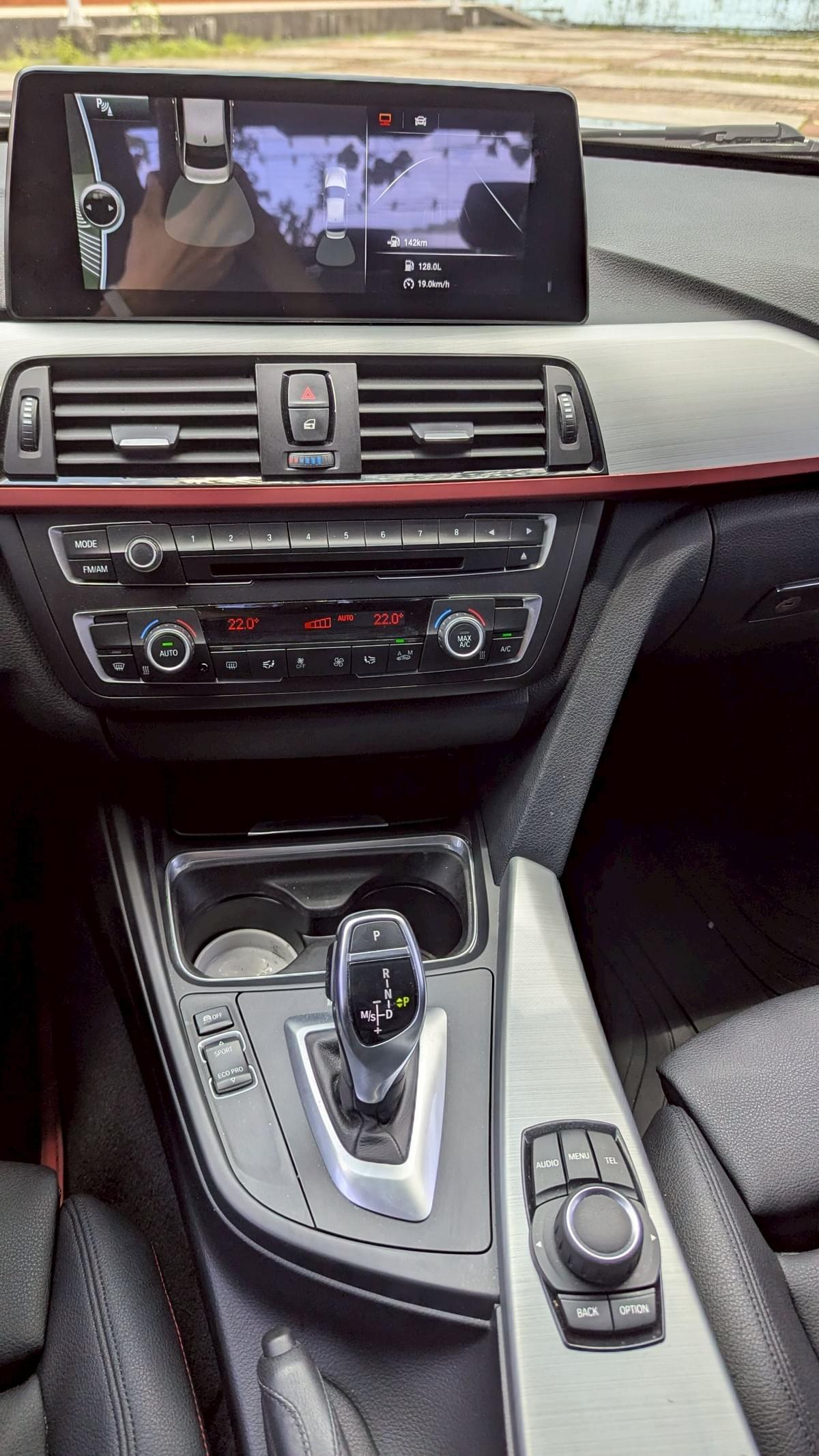 2013 BMW 320i (F30)