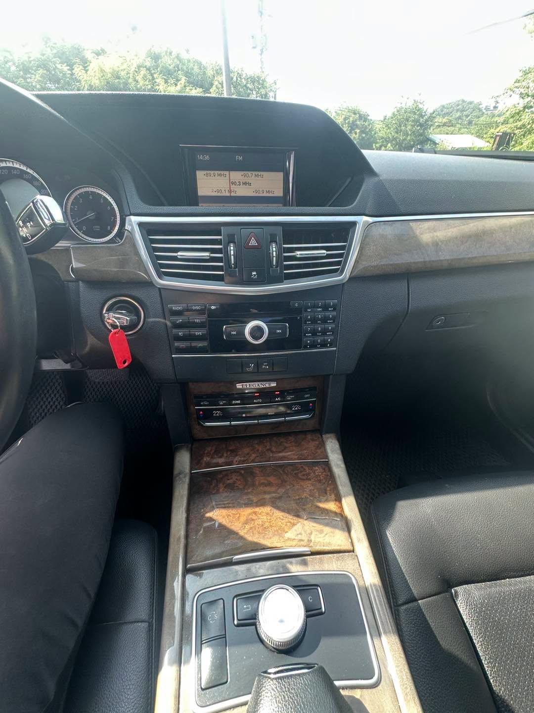 2010式 Mercedes-Benz E300(W212)