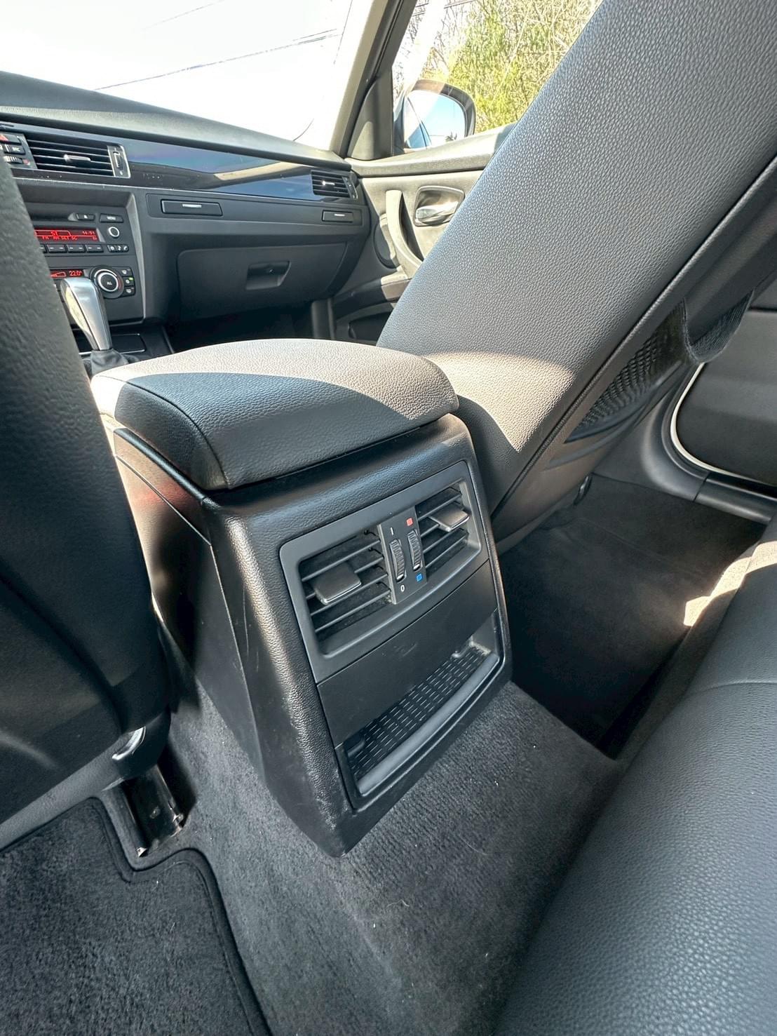 2011式 BMW 320i E90 LCI