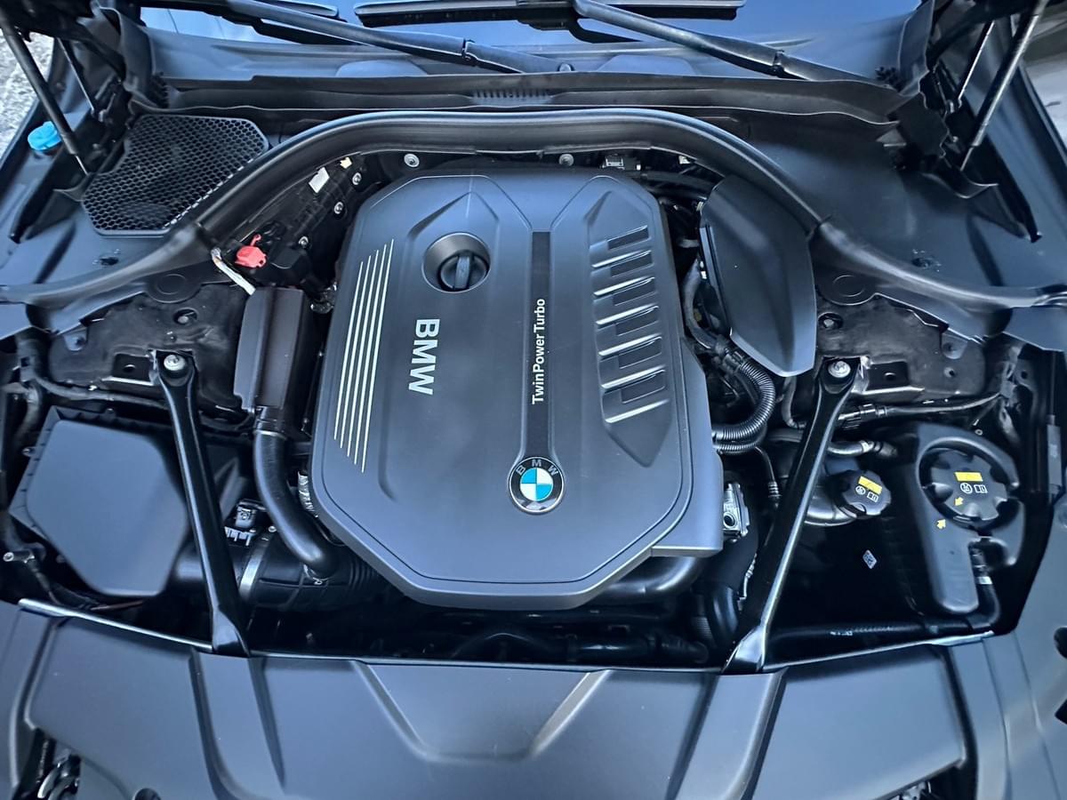 2016式 BMW 740Li (G12)