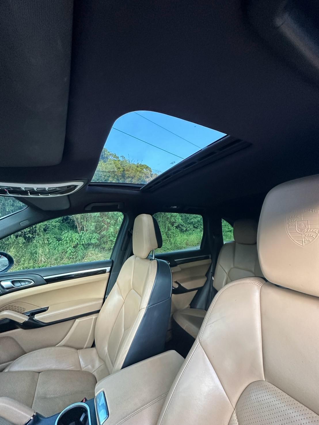 2015式 Porsche Cayenne 3.6 Platinum Edition (958.1)