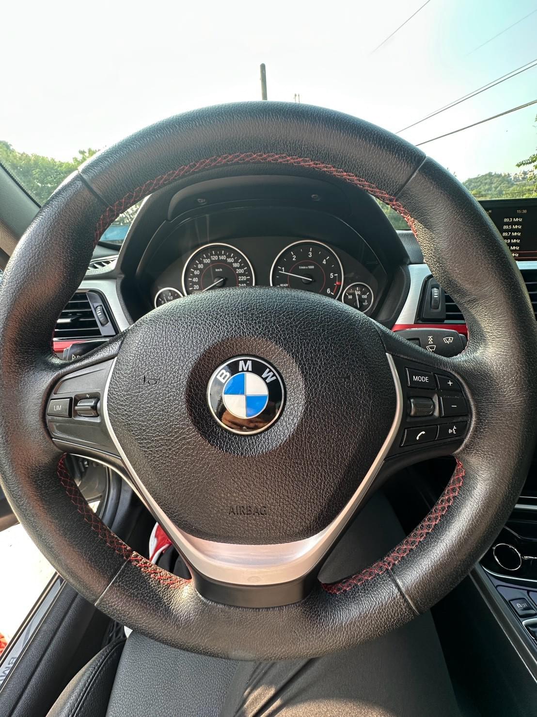 2015式 BMW 318d Sport (F30)