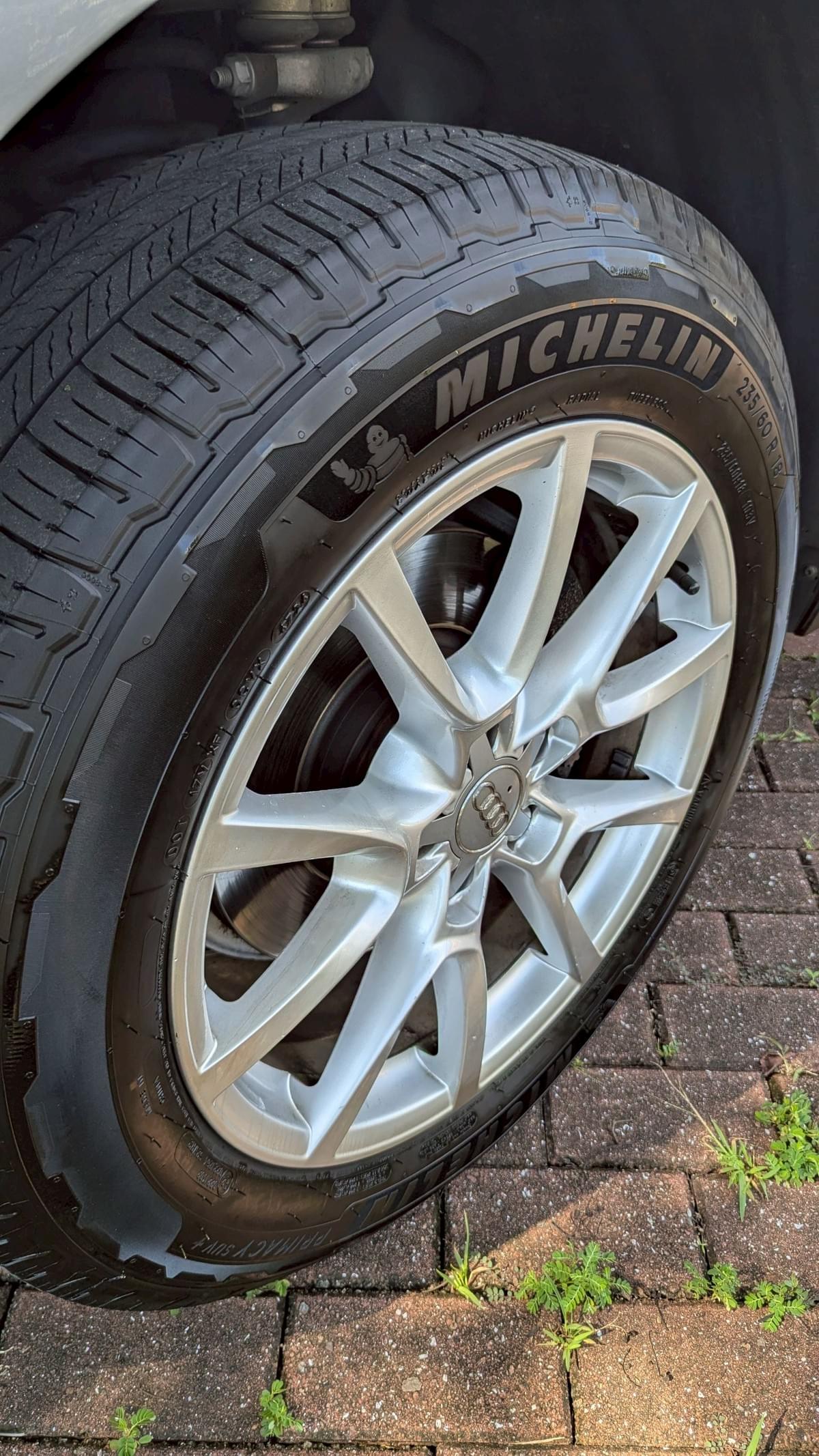 2011式 Audi Q5 2.0 TFSI quattro