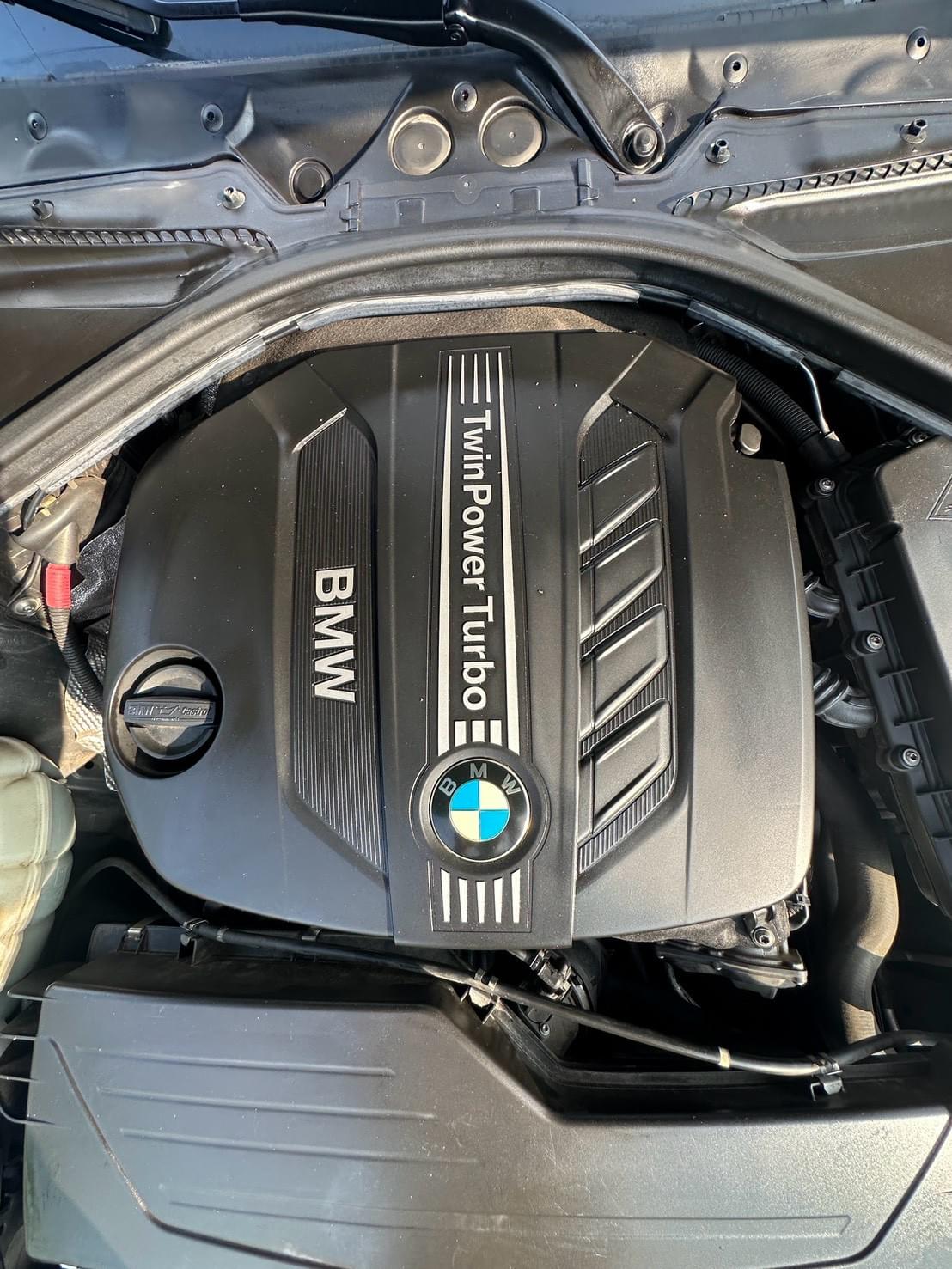 2015式 BMW 318d Sport (F30)